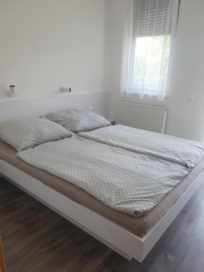 Maja Apartmanhaz Balatonlelle Esterno foto